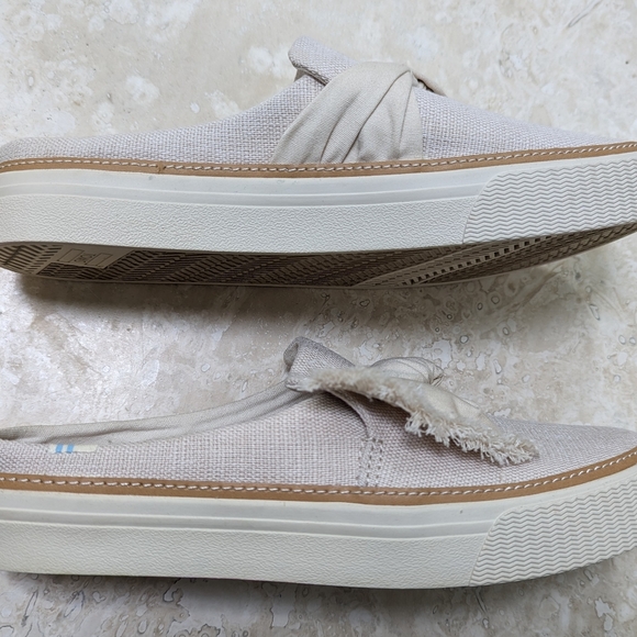 Toms NWOB Sunrise Beige Canvas Slip On Flats Mule Shoes in W7 - Picture 5 of 8